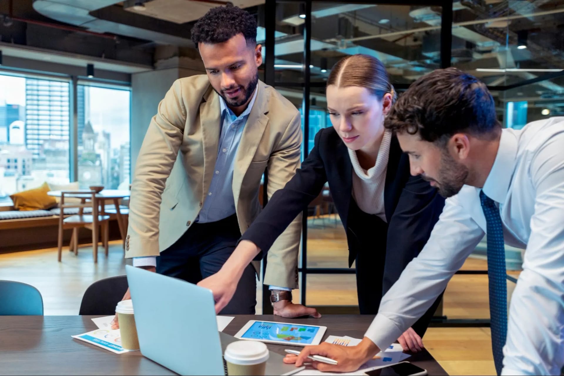 Unternehmenserfolge basieren auf diskreter Headhunter-Arbeit